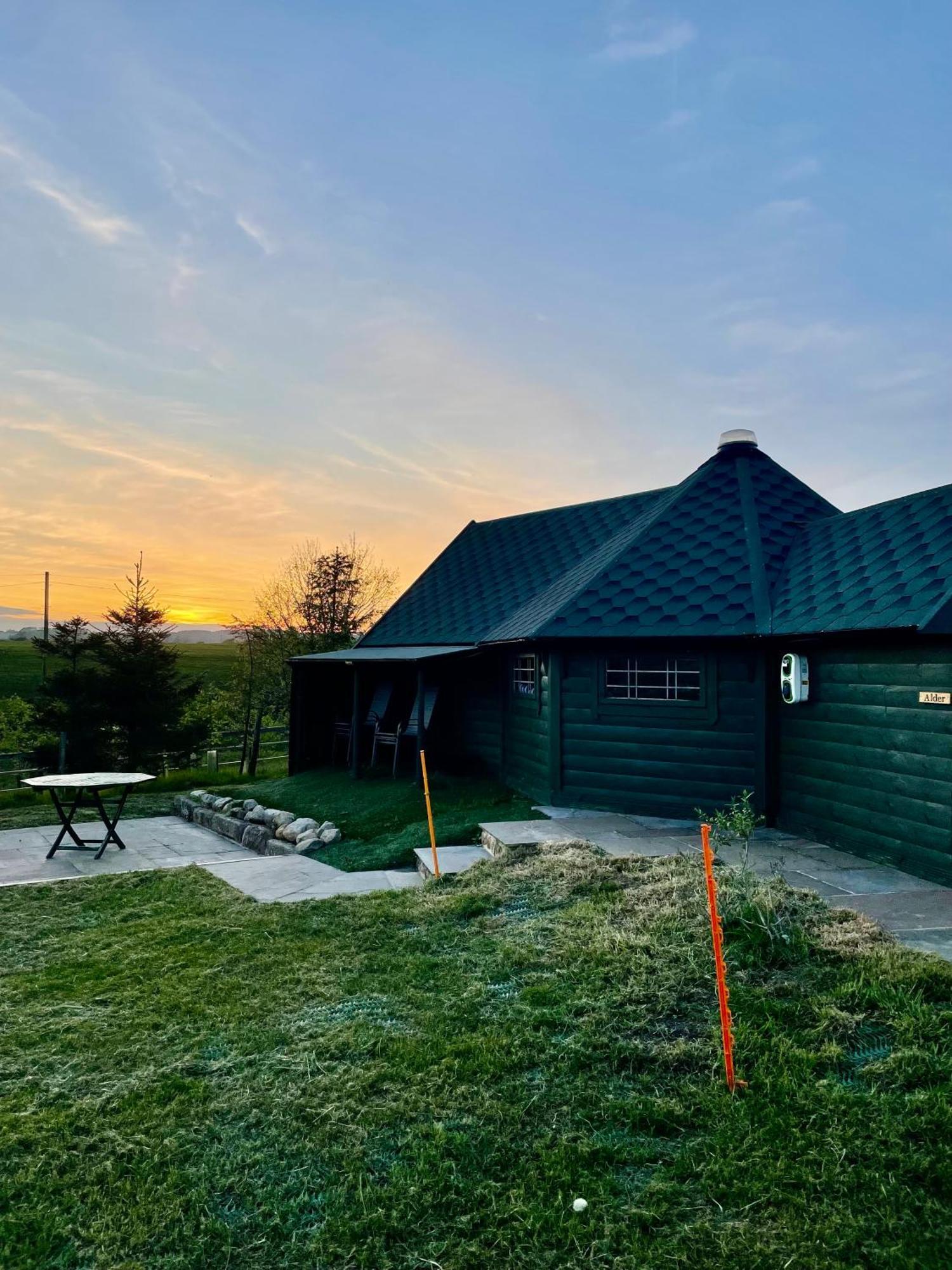 Holly Tree Glamping Cabins Wigglesworth Zewnętrze zdjęcie